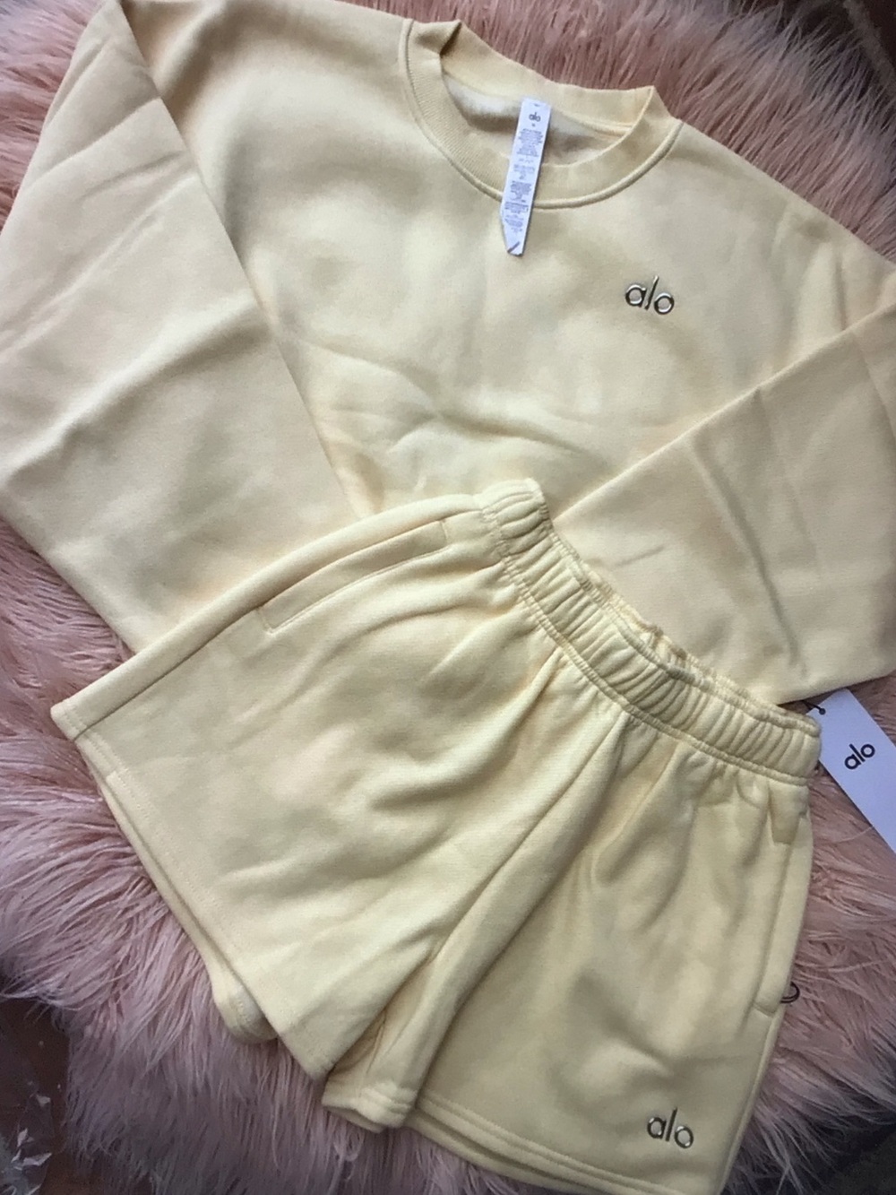 ALO Yoga Set Pale Yellow Cropped Crew Sweatshirt With Short - Picture 2 of 7